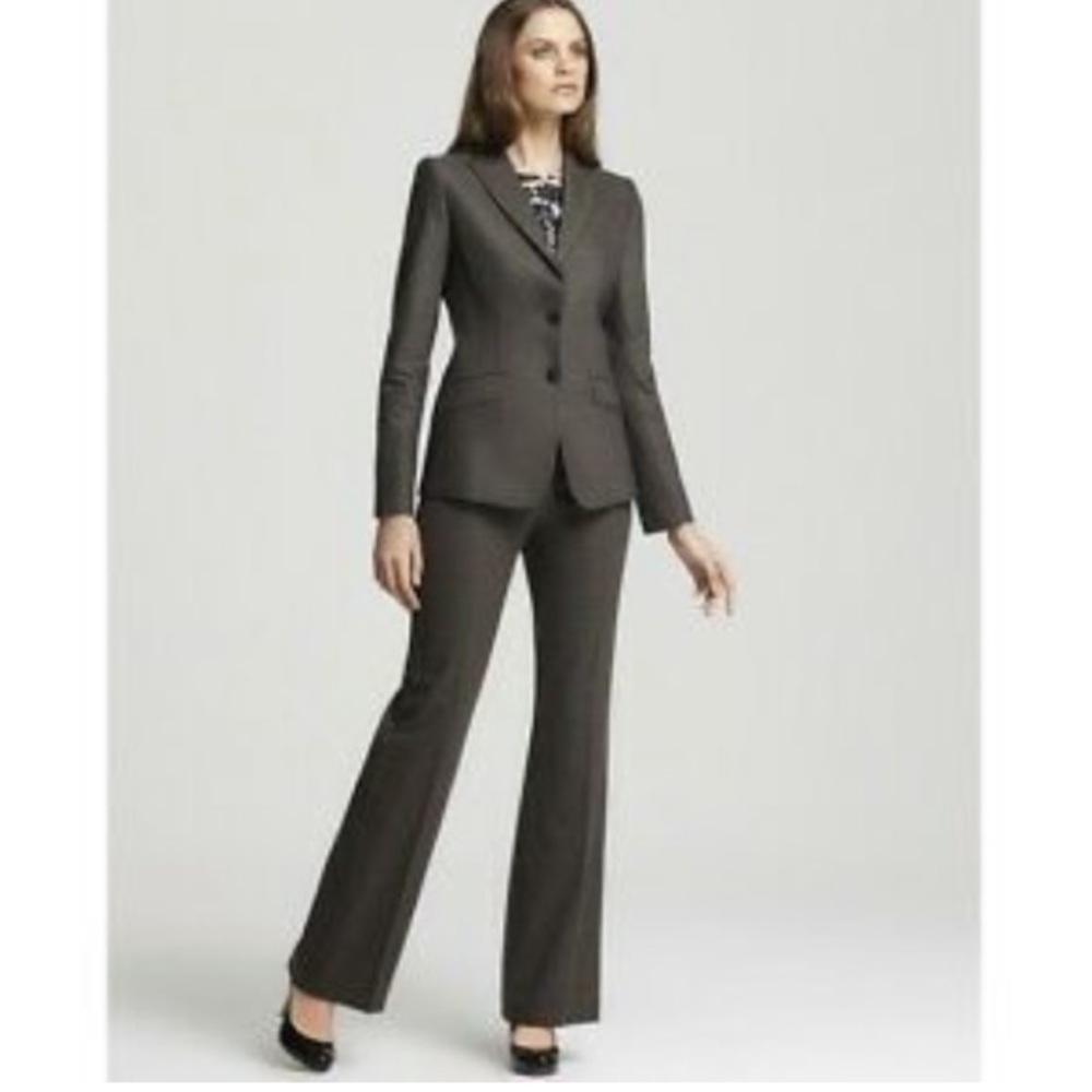 2 pc Elie Tahari suit/ NWT vintage